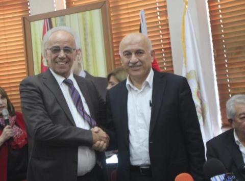طبيلة يتسلم رئاسة بلدية نابلس تنفيذا لاتفاق التناوب