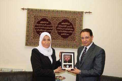 حمد تبحث مع السفير المصري بفلسطين سبل التعاون