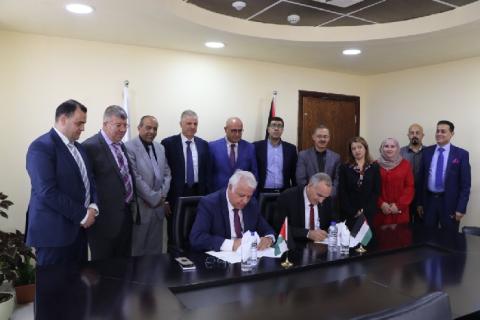 جامعة بوليتكنك فلسطين ووزارة الاتصالات توقعان مذكرة تفاهم لتبادل المعلومات والمهارات