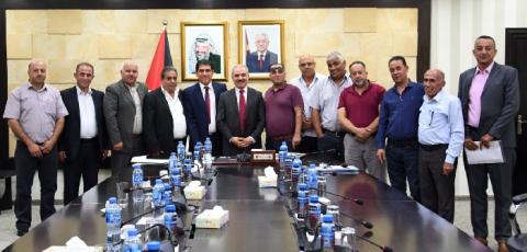 اشتية: نسعى جاهدين لتلمس احتياجات المواطنين ومعالجة همومهم