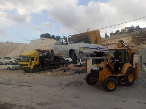 الشرطة تتلف 110 مركبات غير قانونية في الخليل