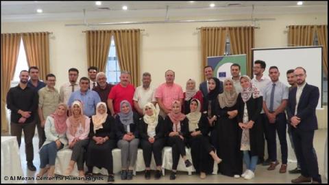 الميزان ينفذ دورة تدريبية للعاملين في الطواقم الطبية والمحامين