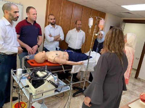 فريق من الجامعة يشارك في دورات للتدريب في إنعاش القلب والتنفس