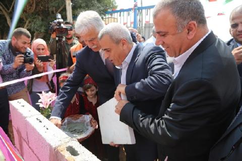 وزير التربية ومحافظ قلقيلية يدشنان عدة مشاريع تعليمية في المحافظة
