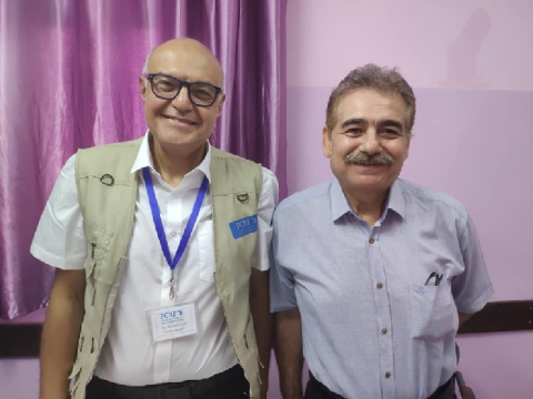 البروفيسور احمد لطفي يباشر في استقبال الحالات المعقدة بمستشفى الخدمة العامة بغزة