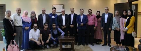 الجمعية الطبية الفلسطينية الأمريكية توزع منح لطلبة كلية الطب في جامعة بوليتكنك فلسطين