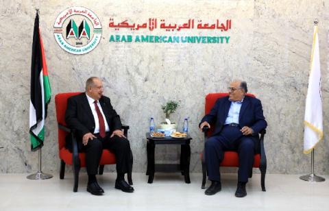 ابو مويس يزور الجامعة العربية الامريكية ويطلع على تطورها الاكاديمي والبحثي