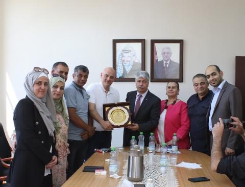 مجدلاني يؤكد العمل بتوفير مترجمين لغة اشارة بالاشخاص ذوي الاعاقة