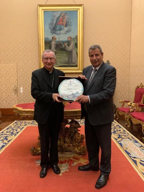 خوري يطلع رئيس وزراء الكرسي الرسولي على دور اللجنة الرئاسية