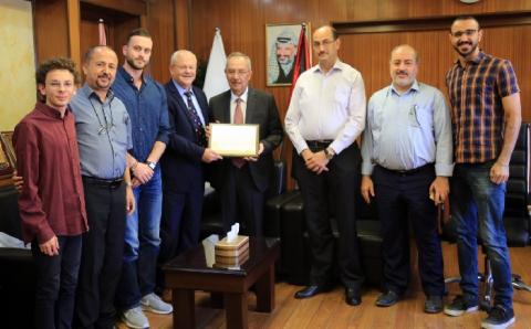 رئيس جامعة النجاح يستضيف وفدا طبياً أردنياً