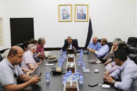 قلقيلية: المحافظ يطلع وفدا فرنسيا على واقع المحافظة