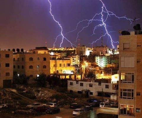 الطقس: توقع سقوط زخات متفرقة من الامطار فوق بعض المناطق