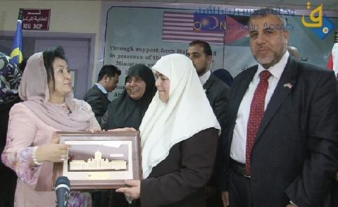 عقيلة رئيس الوزراء الماليزي ترعى مشاريع بقيمة 800 ألف دولار