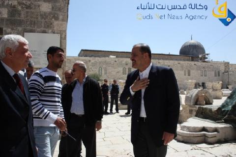 سلسلة بشرية لنصرة القدس والأقصى أمام مبنى صحيفة "الدستور" الأردنية