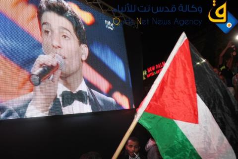 فيديو وصور.. عساف بعد ان تسلق الجدران وتعدى الحدود يحقق اللقب وإرتدادات الفرحة تصل البرازيل