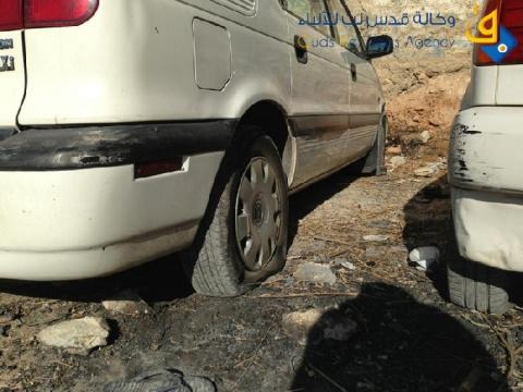 تضرر مركبات المواطنين بعد رشق المستوطنين لها ببيت لحم