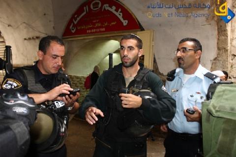 قوات الاحتلال تعتقل شابين من بلدة سلوان