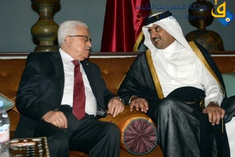 الرئيس عباس يجتمع مع أمير قطر ويطلعه على آخر المستجدات