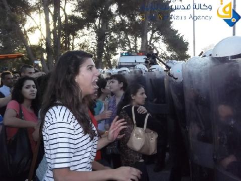 صور.. منع مسيرة معارضة للمفاوضات من الوصول الى مقر الرئاسة برام الله‎