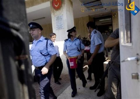 اعتقال إسرائيلي "اعتدى" على بنات زوجته "بأمر من الملائكة"!