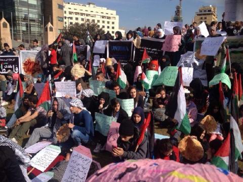 صور .. وقفة تضامنية مع مخيم اليرموك في عين الحلوة