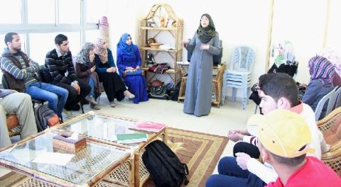 وحدة اللغة الانجليزية بالوداد تعقد ورشة حول سبل تطوير كفاءة أداء المدرسين