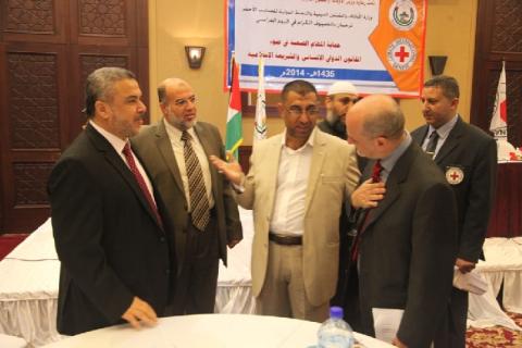 الأوقاف والصليب الأحمر ينظمان يوماً دراسياً حول حماية الرعاية الصحية