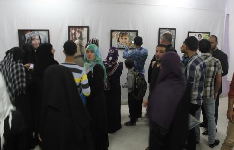 "مياسم وطن".. فنانين صغار يبدعون برسم الوطن بألوان الأكريليك