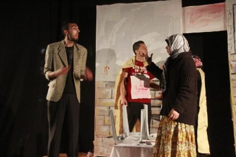 جمعية الوداد تفتتح عروض مسرحية "كلام مش ع ورق"