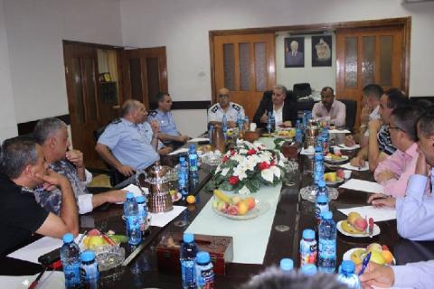 الشرطة وبلدية طولكرم تبحثان التعاون المشترك بينهما لوضع خطة شهر رمضان