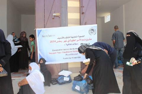 الجمعية التعاونية توزع 1047 سلة غذائية على المتضررين في قطاع غزة