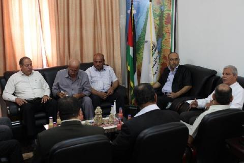 رئيس الجامعة يستقبل وفداً من وجهاء بيت حانون