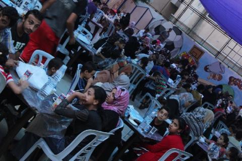 بناة الغد ينظم إفطارا جماعيا لعائلات فتيان وفتيات المركز