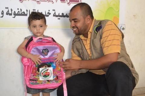 المبادرة العُمانية تختتم توزيع الحقائب المدرسية في قطاع غزة والقدس