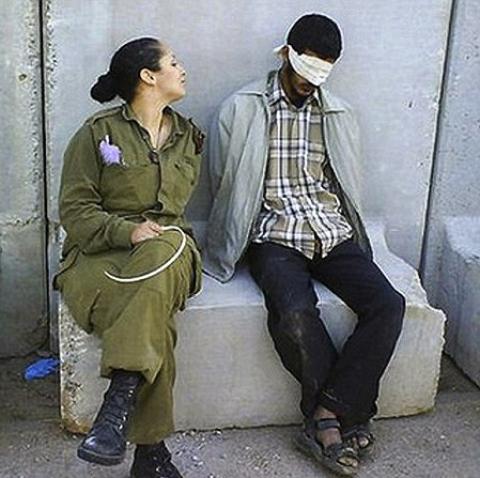 إصابة المجندة التي أهانت معتقلين فلسطينيين في "الرصاص المصبوب"