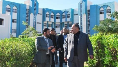 أبو شقير والجعبري يناقشان عدد من قضايا كلية العلوم والتكنولوجيا بخان يونس