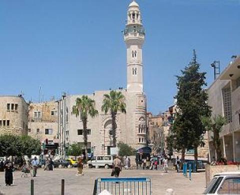 "مكانة المرأة في الإسلام وإكرامه لها" محور خطب الجمعة بغزة