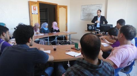 مشاهد يختتم دورة السيرة الذاتية باللغة الانجليزية