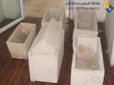 ضبط قطع أثرية بمنزلين في بيت أمر