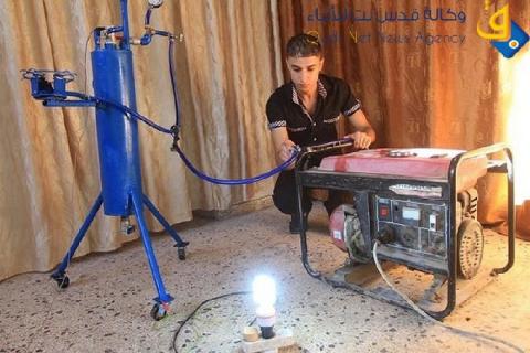 شاب غزي يبتكر جهاز لإنتاج الغاز والكهرباء سويًا