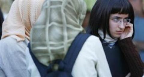 التشيخ: منع فتاتين مسلمتين من ارتداء الحجاب في مدرسة تمريض