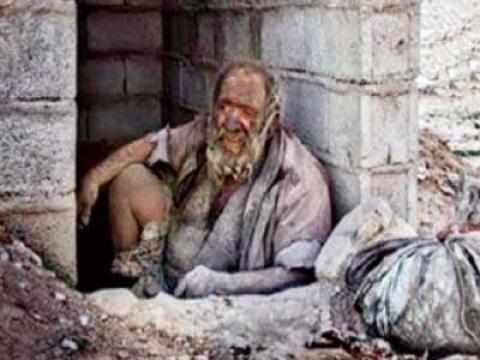 ايراني لم يستحم منذ 60 عاما ويتغذى على الحيوانات النافقة