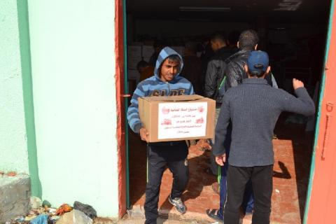 المبادرة العُمانية تنهي حملة توزيع طرود غذائية للفقراء في غزة