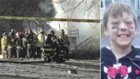 طفل في الثامنة ينقذ ستة أشخاص من حريق قبل أن يقضي هو وجده في نيويورك
