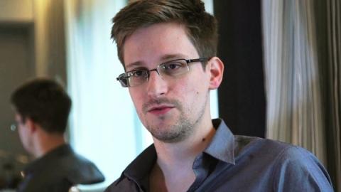 سنودن يمثل طلاب جامعة غلاسجو في اسكتلندا