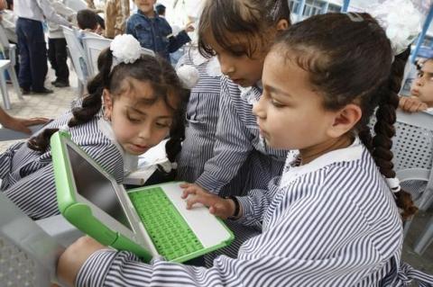 فوز طالبتين من غزة بمسابقة رسائل السلام على مستوى العالم