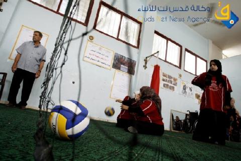 صور.."طائرة جلوس"..تجربة فريدة للمعاقات تحتاج للدعم