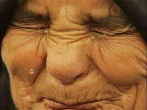 ذئب بشري في مصر يحاول اغتصاب امه السبعينية