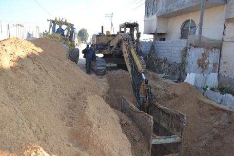بلدية النصيرات تبدأ بتنفيذ مشروع صرف صحي بمنطقة شلط