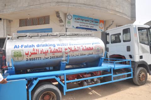 الفلاح الخيرية تستلم شاحنتين لتوزيع مياه الشرب الصحية